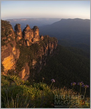 The last light of day hits the Three Sisters rock formation.